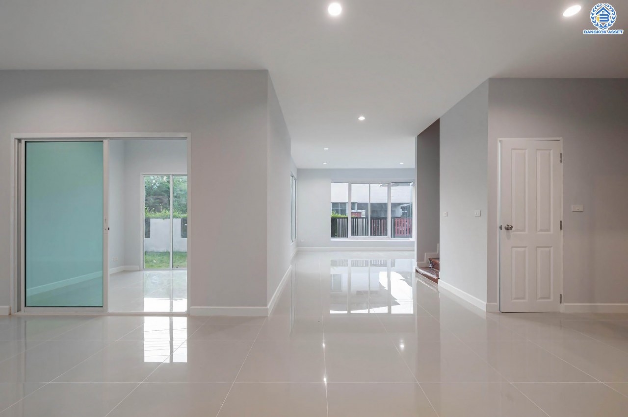 บ้านมือสองตกแต่งใหม่ โครงการ เดอะเวอรีเดียนโฮม กาญจนาภิเษก เนื้อที่กว้าง 75 ตร.ว. ฟังก์ชัน 3 ห้องนอน 4 ห้องน้ำ 1 ห้องอเนกประสงค์ 1 ห้องแม่บ้าน จอดรถได้ 2 จอด บนทำเลดี ติดถนนกาญจนาภิเษก เชื่อมต่อถนนรัตนาธิเบศร์ ถนนนครอินทร์ ถนนกาญจนาภิเษก ใกล้รถไฟฟ้าสายสีม่วง "สถานีตลาดบางใหญ่" และจุดขึ้นทางด่วน "ศรีรัช"...